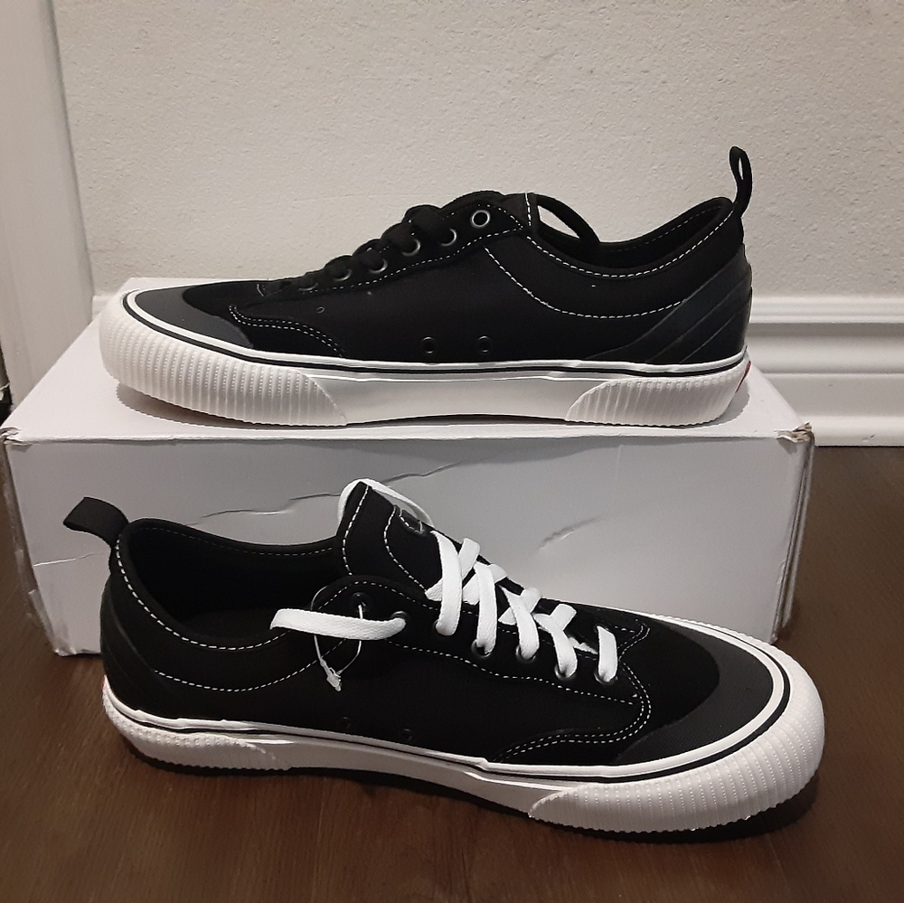 Vans - Picture 2 of 4